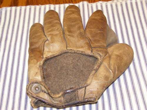 Early 1900's Spalding Crescent Pad Full Web Back